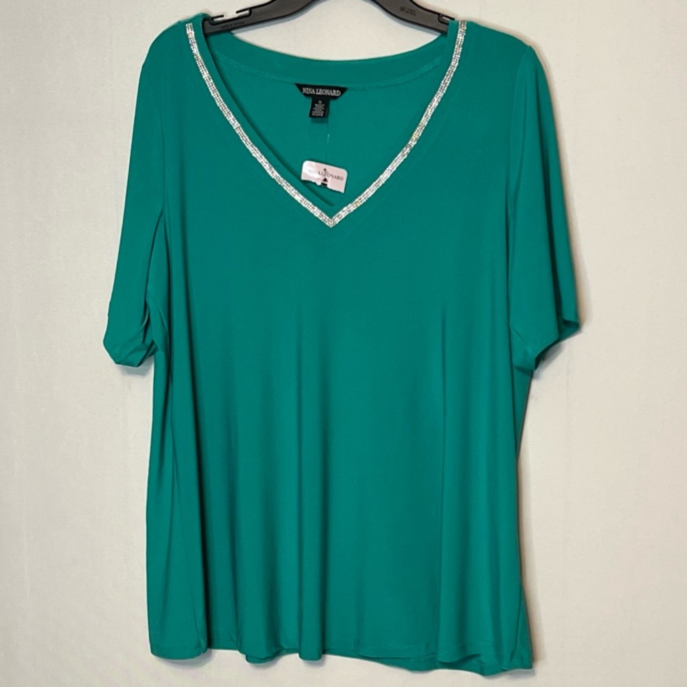 New NINA LEONARD Size 1X V-Neck Rhinestone Accents Top Blouse.